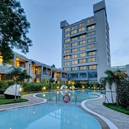 Boulevard 9 Luxury Resort & Spa Nadiād Dış mekan fotoğraf