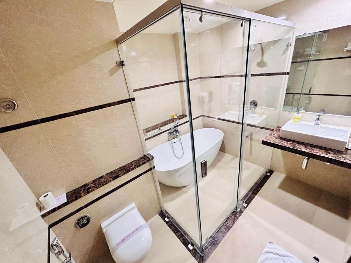 Boulevard 9 Luxury Resort & Spa Nadiād Dış mekan fotoğraf