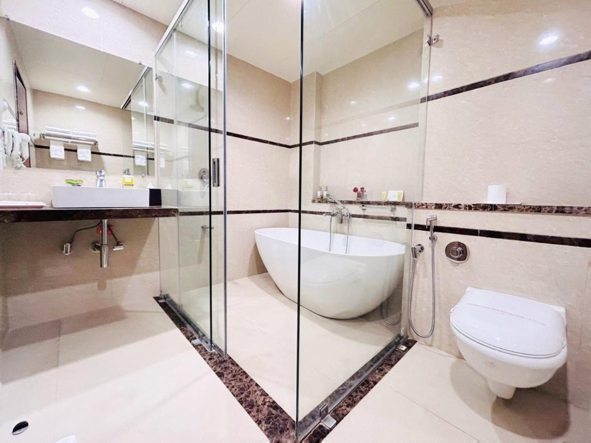 Boulevard 9 Luxury Resort & Spa Nadiād Dış mekan fotoğraf