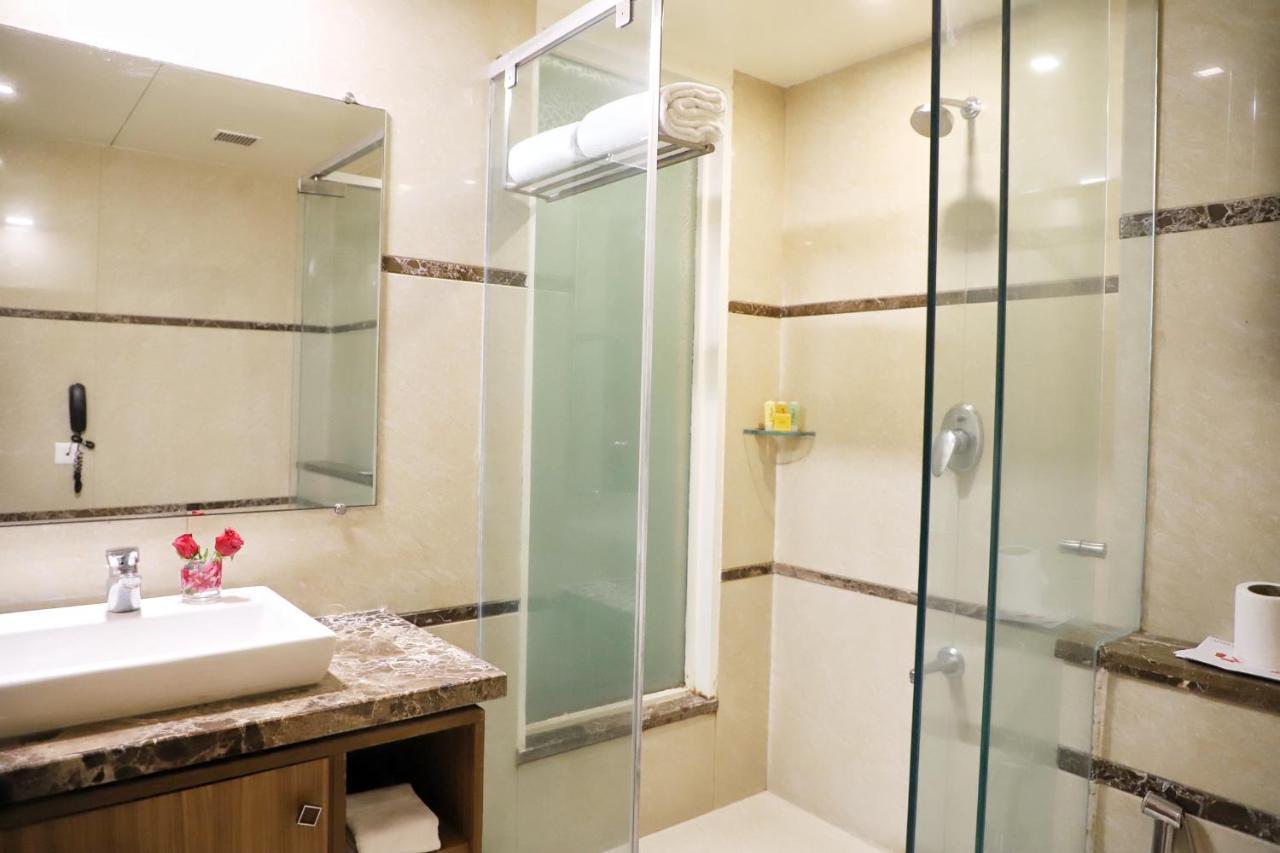 Boulevard 9 Luxury Resort & Spa Nadiād Dış mekan fotoğraf