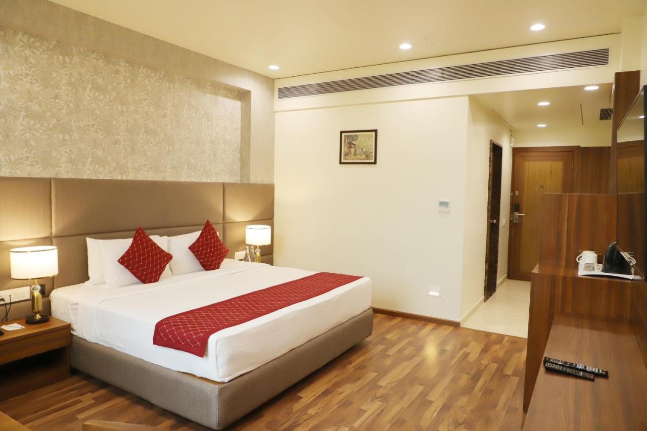 Boulevard 9 Luxury Resort & Spa Nadiād Dış mekan fotoğraf