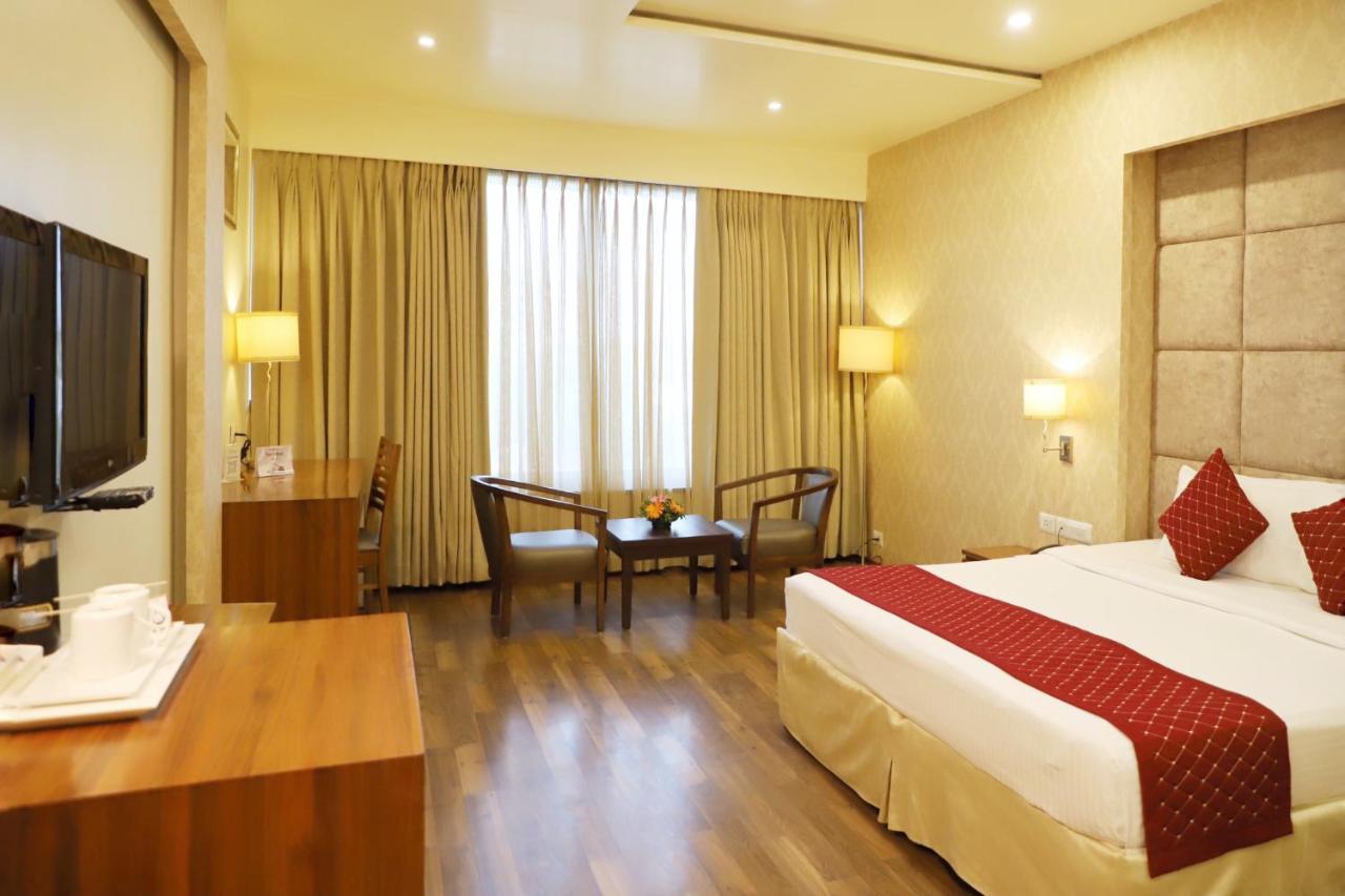 Boulevard 9 Luxury Resort & Spa Nadiād Dış mekan fotoğraf