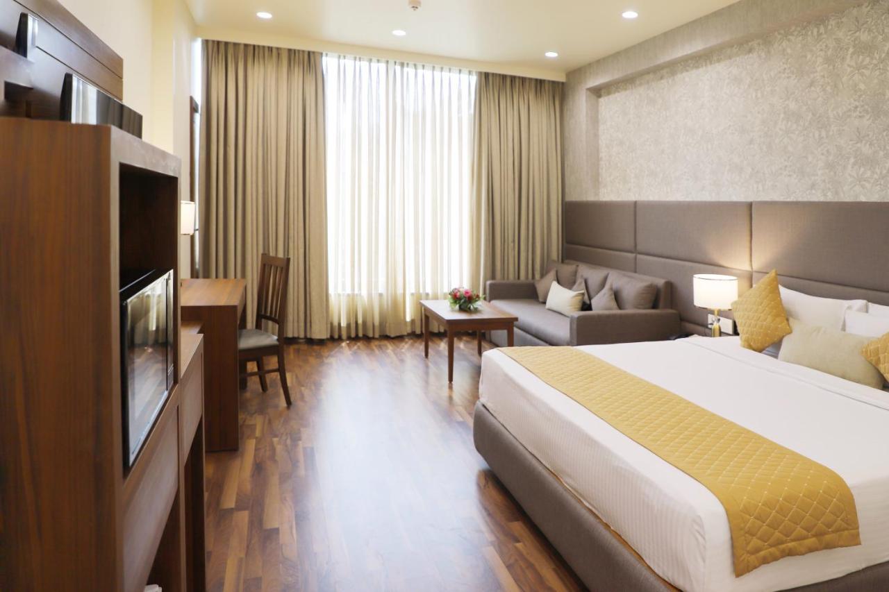Boulevard 9 Luxury Resort & Spa Nadiād Dış mekan fotoğraf