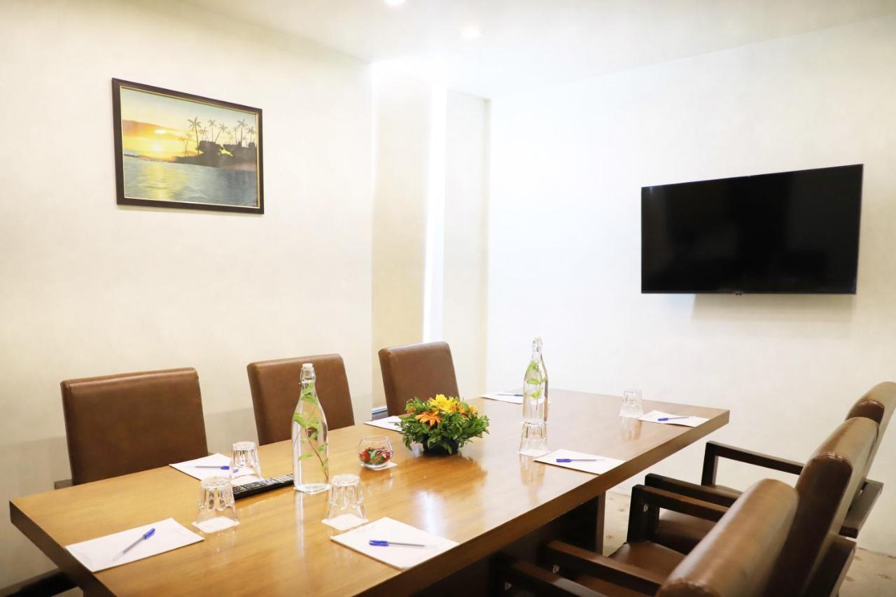 Boulevard 9 Luxury Resort & Spa Nadiād Dış mekan fotoğraf