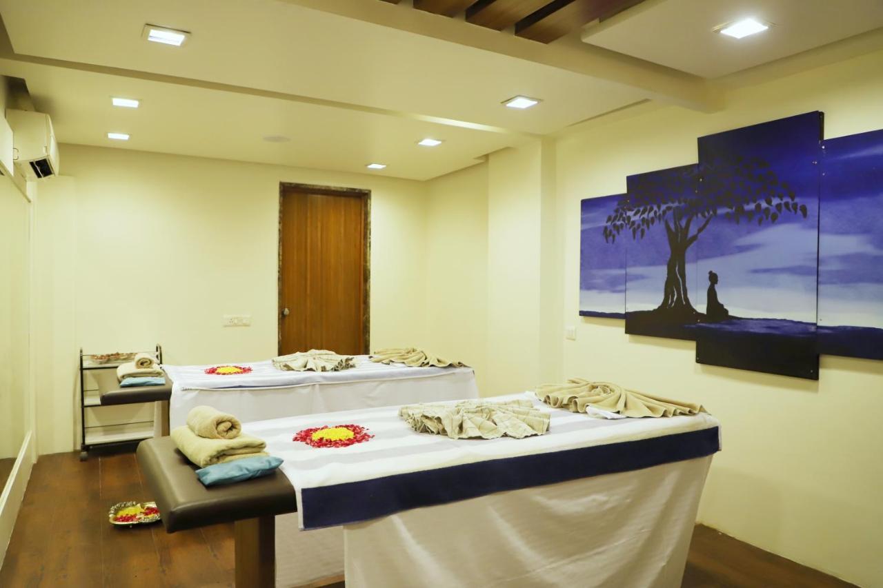 Boulevard 9 Luxury Resort & Spa Nadiād Dış mekan fotoğraf