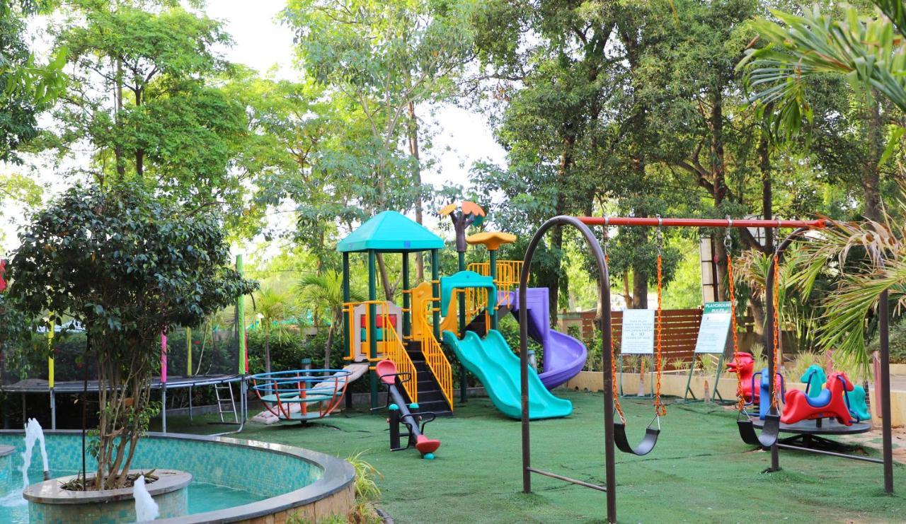 Boulevard 9 Luxury Resort & Spa Nadiād Dış mekan fotoğraf