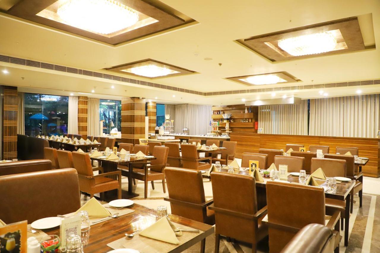 Boulevard 9 Luxury Resort & Spa Nadiād Dış mekan fotoğraf