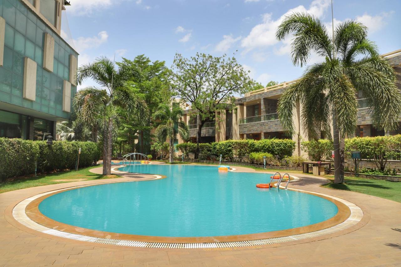 Boulevard 9 Luxury Resort & Spa Nadiād Dış mekan fotoğraf