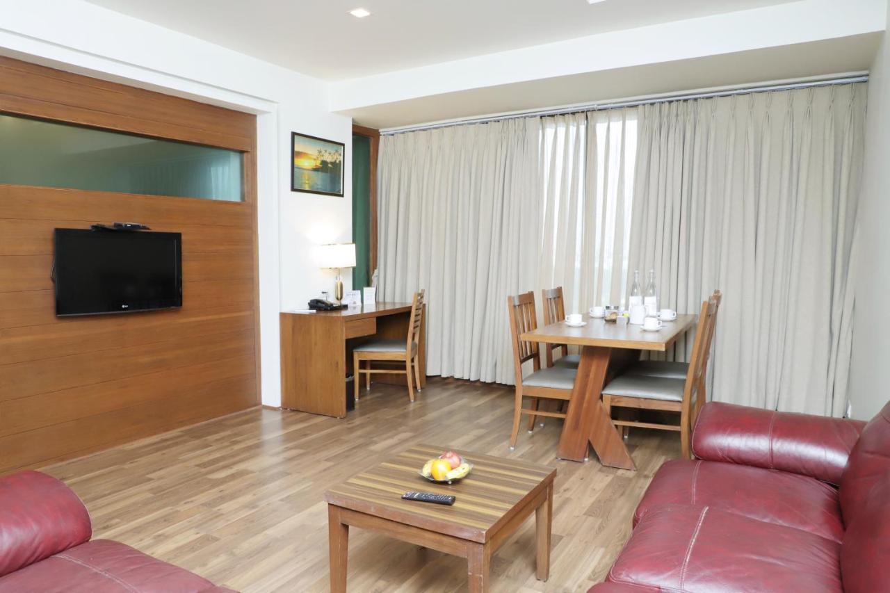 Boulevard 9 Luxury Resort & Spa Nadiād Dış mekan fotoğraf