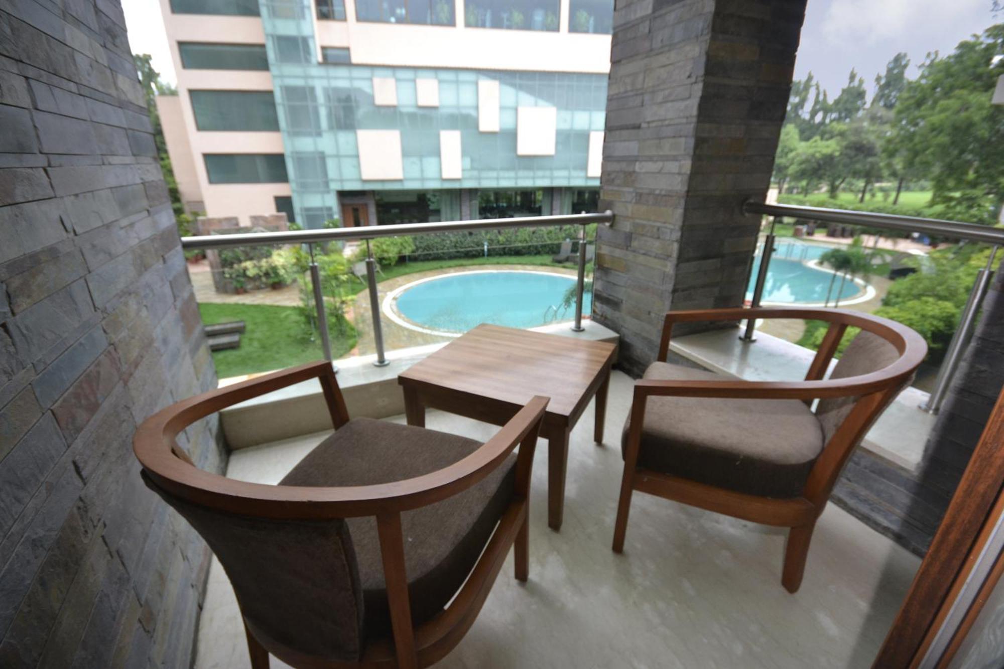 Boulevard 9 Luxury Resort & Spa Nadiād Dış mekan fotoğraf