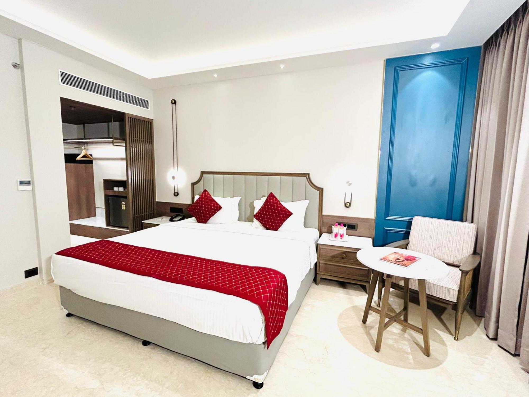 Boulevard 9 Luxury Resort & Spa Nadiād Dış mekan fotoğraf