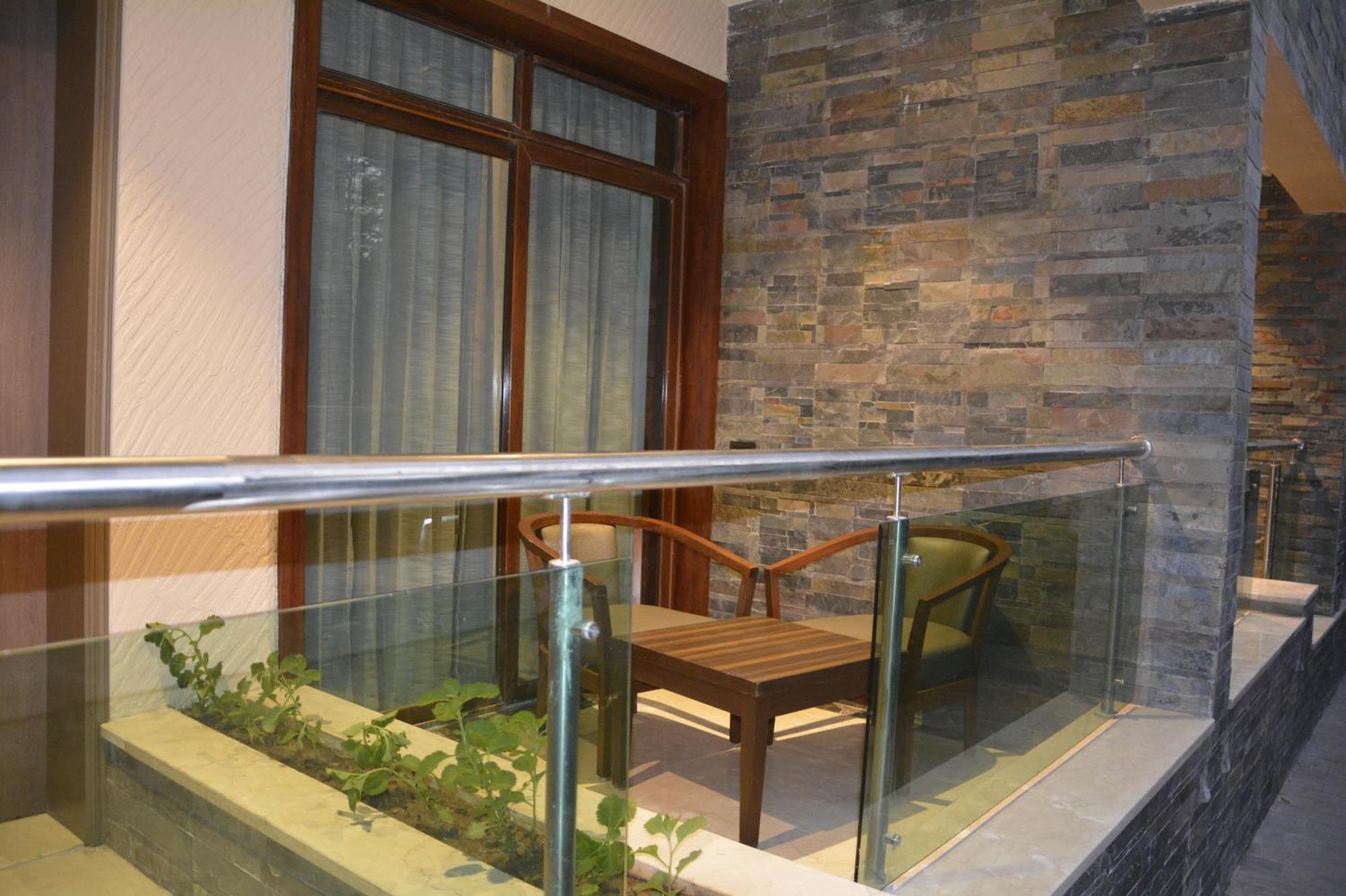 Boulevard 9 Luxury Resort & Spa Nadiād Dış mekan fotoğraf