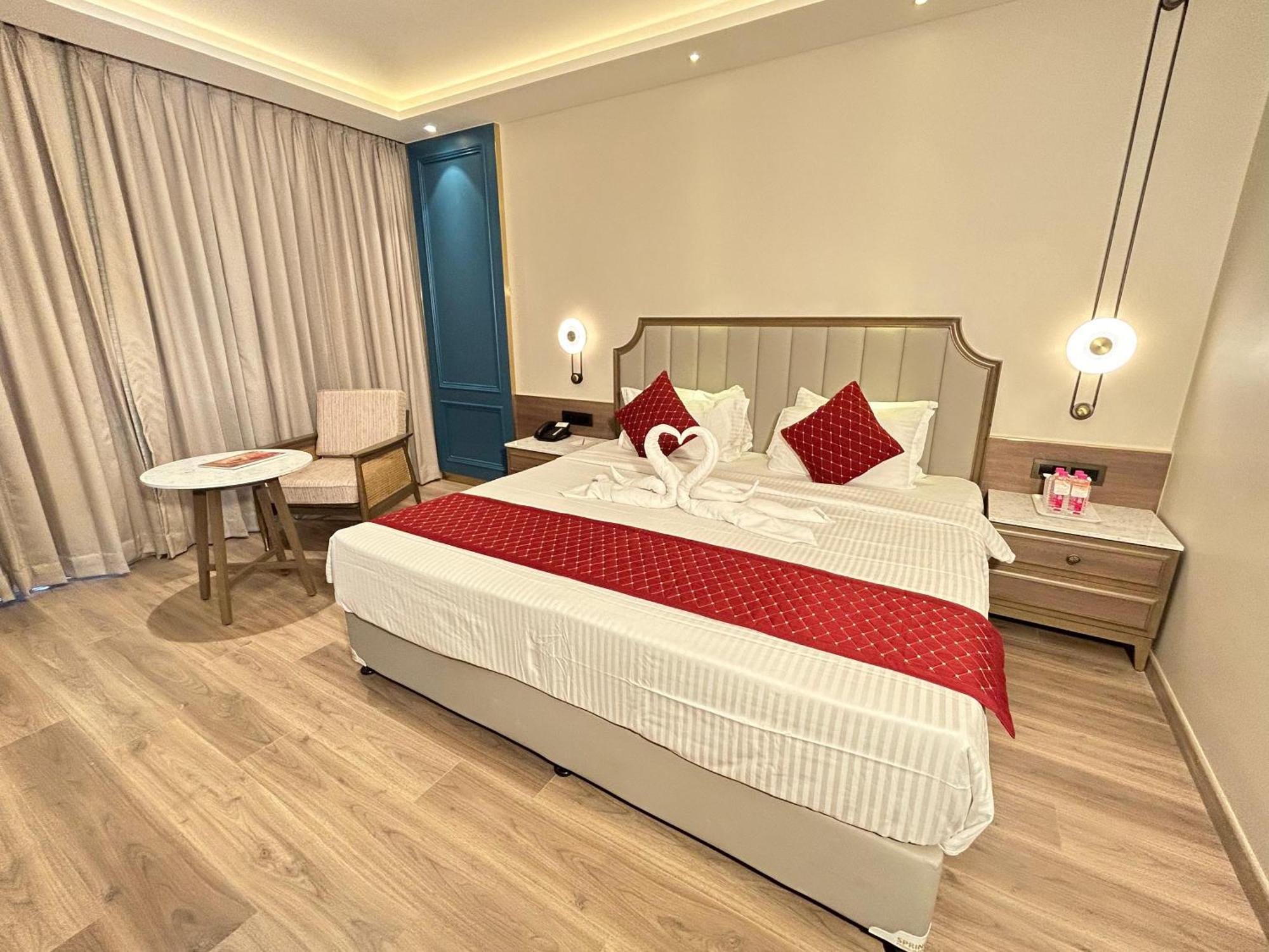 Boulevard 9 Luxury Resort & Spa Nadiād Dış mekan fotoğraf