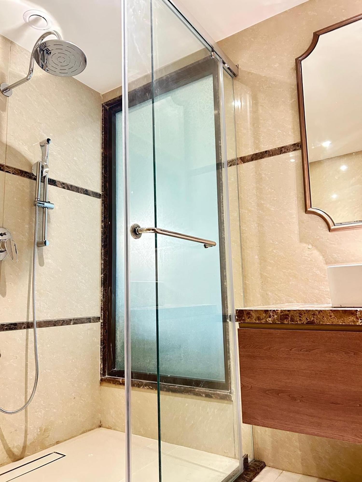 Boulevard 9 Luxury Resort & Spa Nadiād Dış mekan fotoğraf