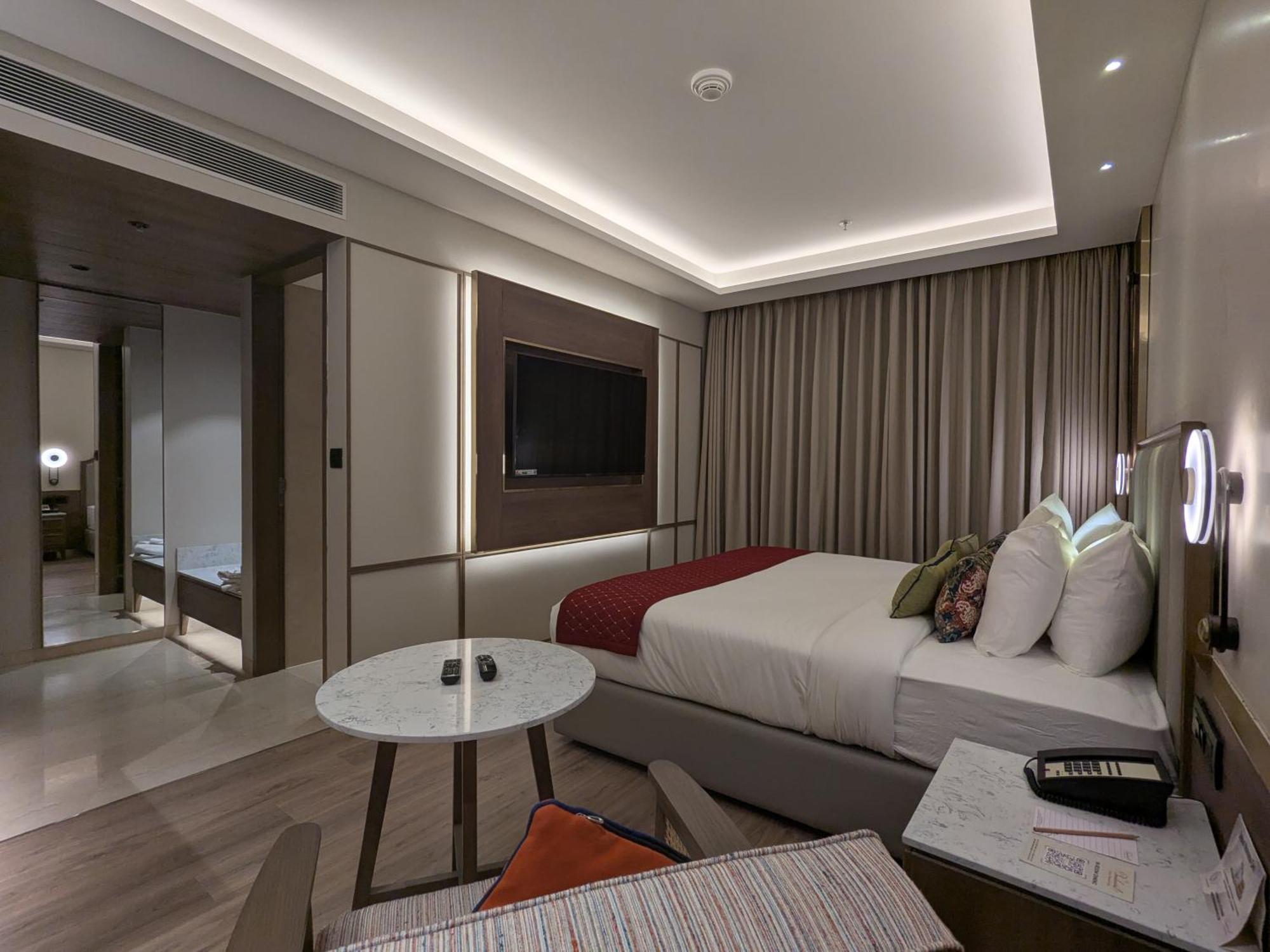 Boulevard 9 Luxury Resort & Spa Nadiād Dış mekan fotoğraf