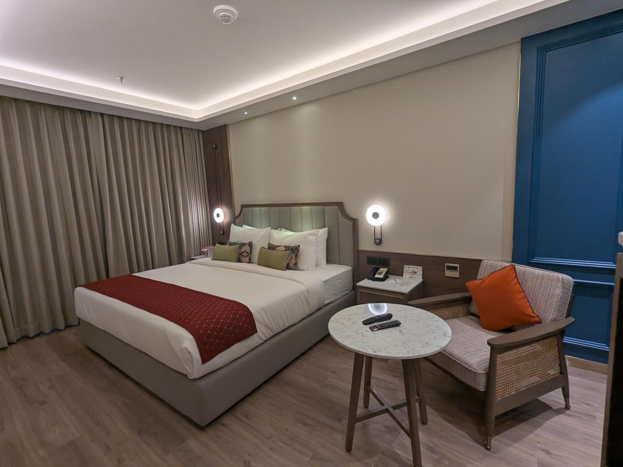 Boulevard 9 Luxury Resort & Spa Nadiād Dış mekan fotoğraf