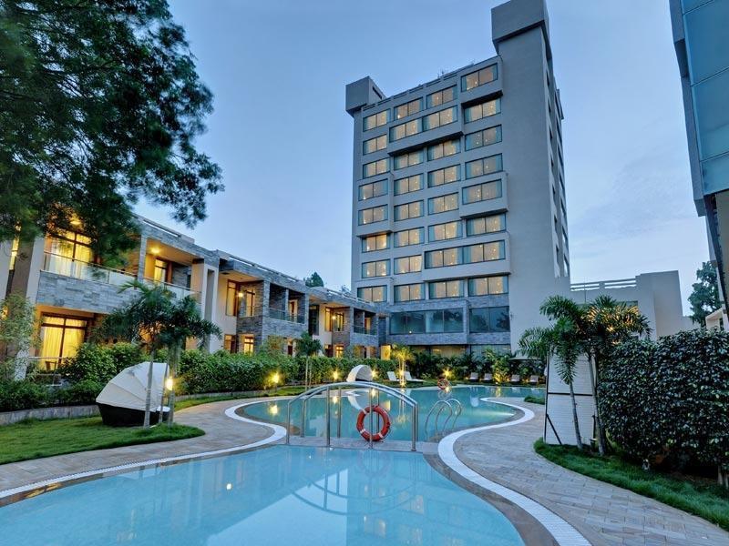 Boulevard 9 Luxury Resort & Spa Nadiād Dış mekan fotoğraf