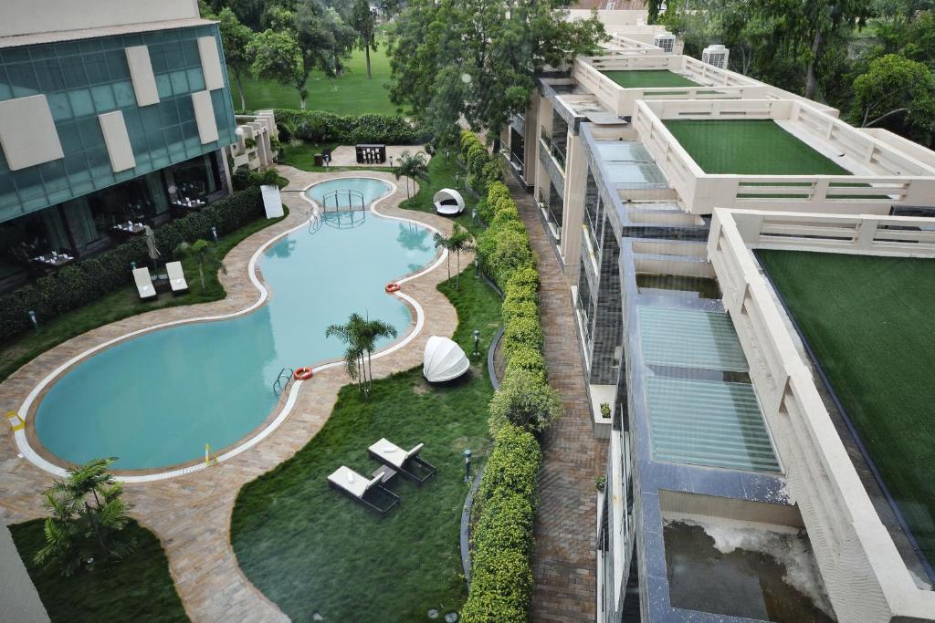 Boulevard 9 Luxury Resort & Spa Nadiād Dış mekan fotoğraf