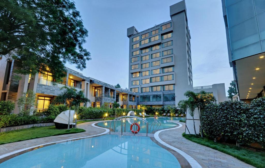 Boulevard 9 Luxury Resort & Spa Nadiād Dış mekan fotoğraf