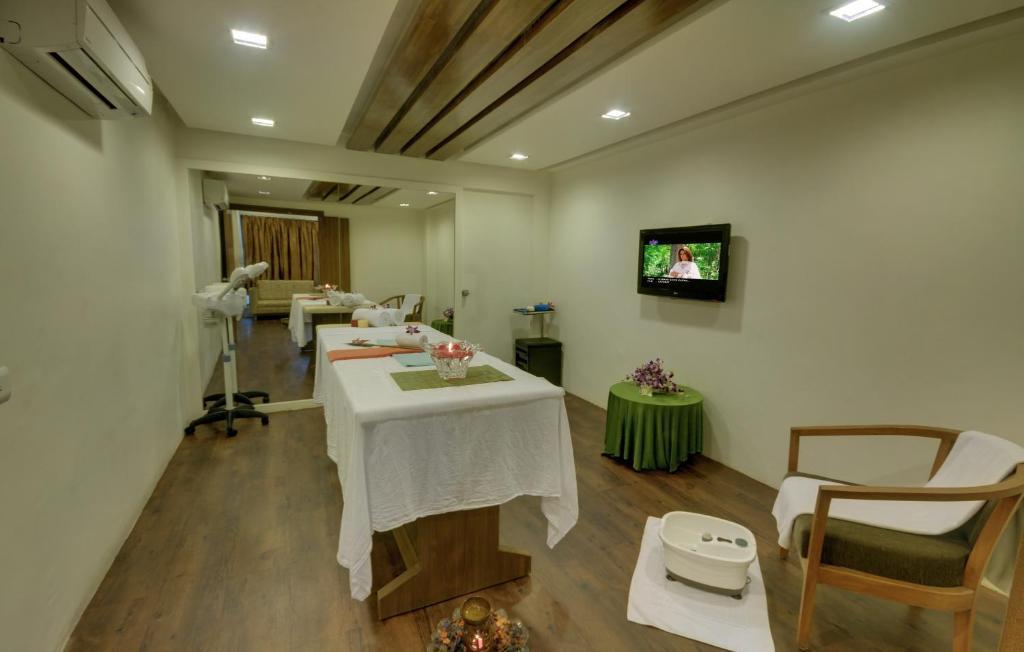 Boulevard 9 Luxury Resort & Spa Nadiād Dış mekan fotoğraf